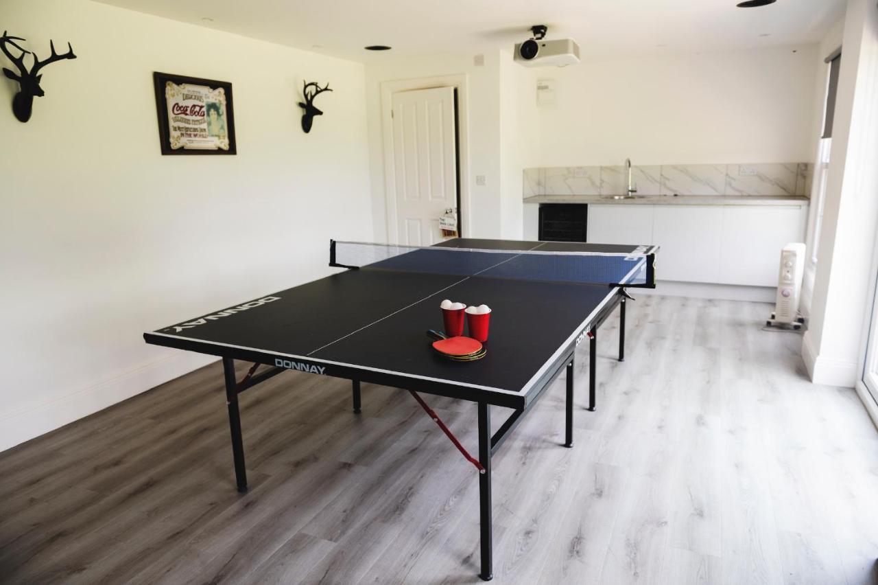 Large Country House - Hot Tub - Pool Table - Bbq - 5 Bedrooms - Log Burner Three Legged Cross 외부 사진