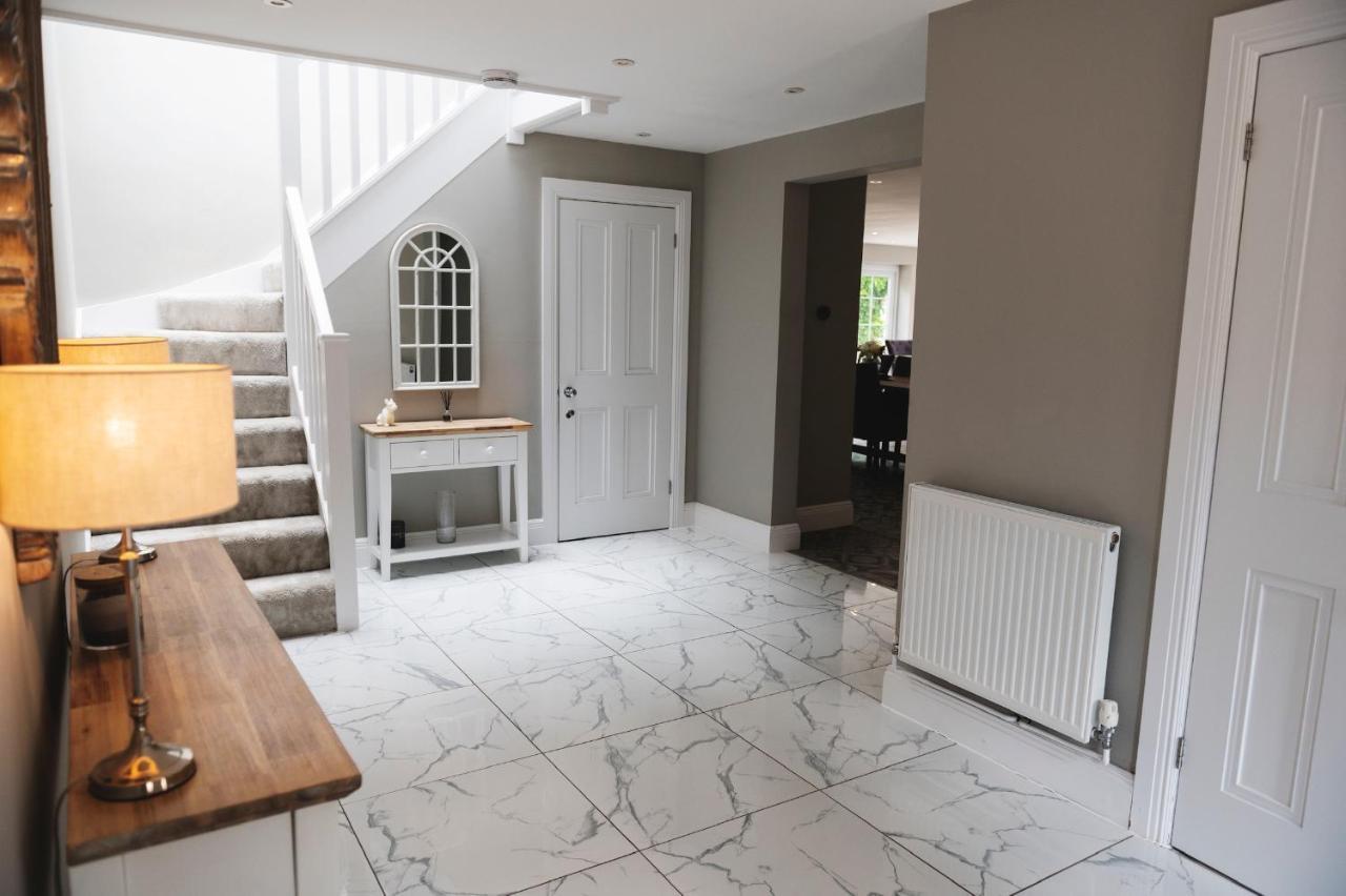 Large Country House - Hot Tub - Pool Table - Bbq - 5 Bedrooms - Log Burner Three Legged Cross 외부 사진