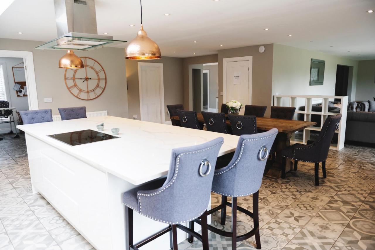 Large Country House - Hot Tub - Pool Table - Bbq - 5 Bedrooms - Log Burner Three Legged Cross 외부 사진