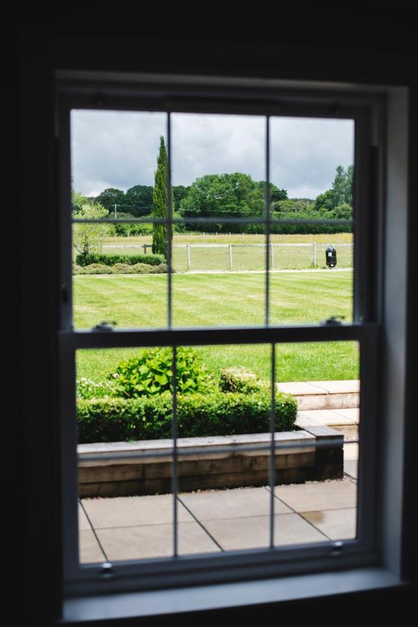 Large Country House - Hot Tub - Pool Table - Bbq - 5 Bedrooms - Log Burner Three Legged Cross 외부 사진