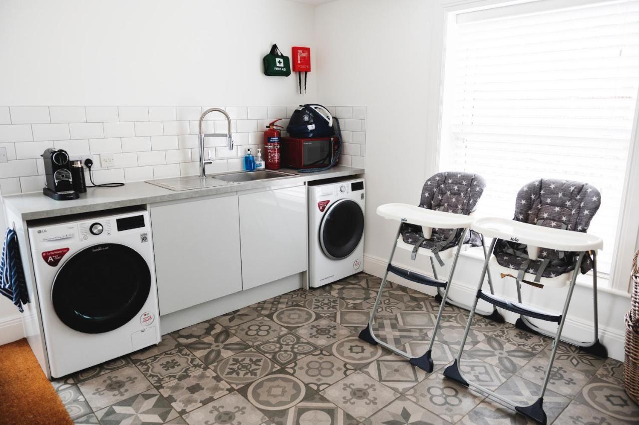 Large Country House - Hot Tub - Pool Table - Bbq - 5 Bedrooms - Log Burner Three Legged Cross 외부 사진