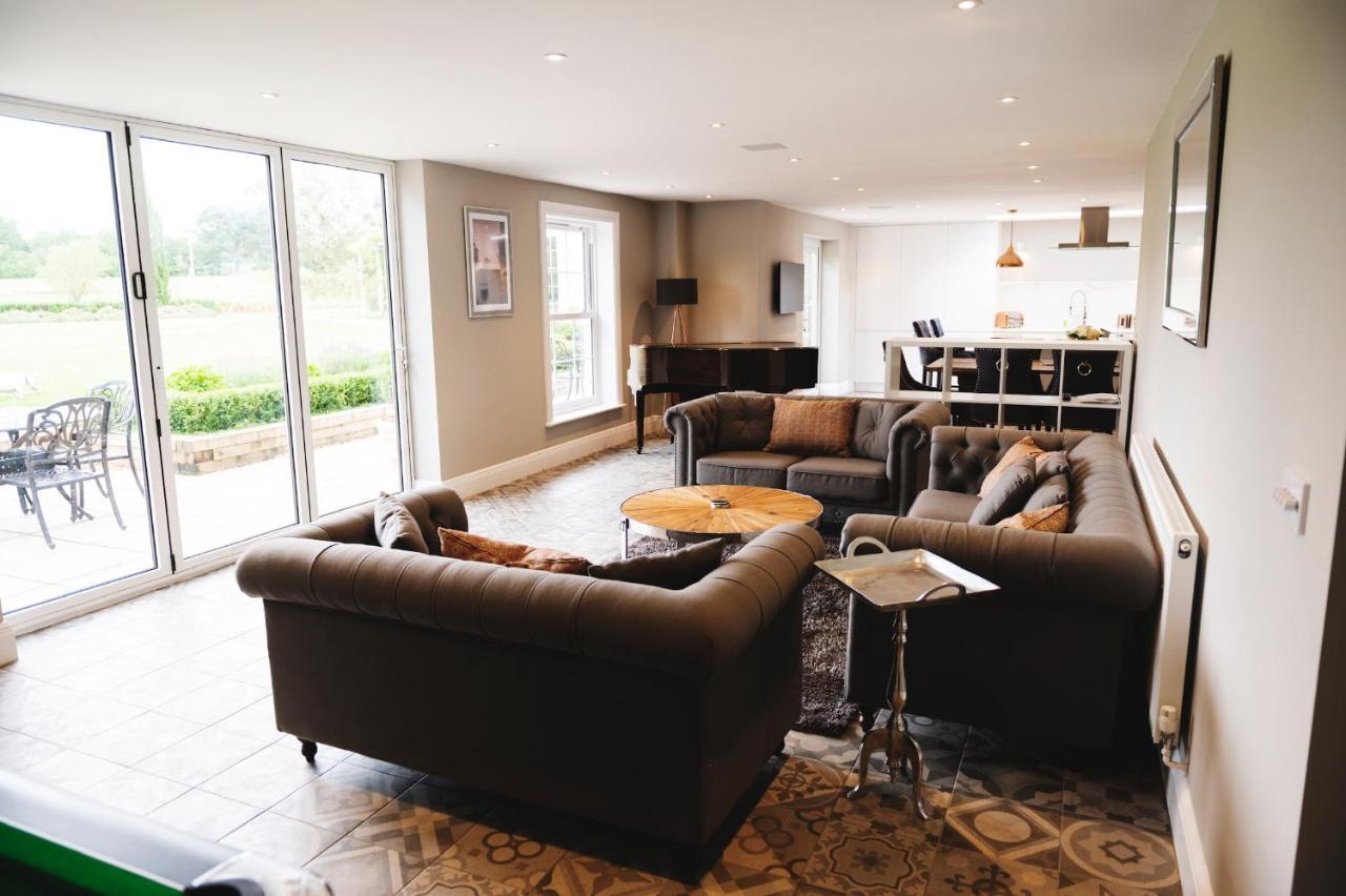 Large Country House - Hot Tub - Pool Table - Bbq - 5 Bedrooms - Log Burner Three Legged Cross 외부 사진