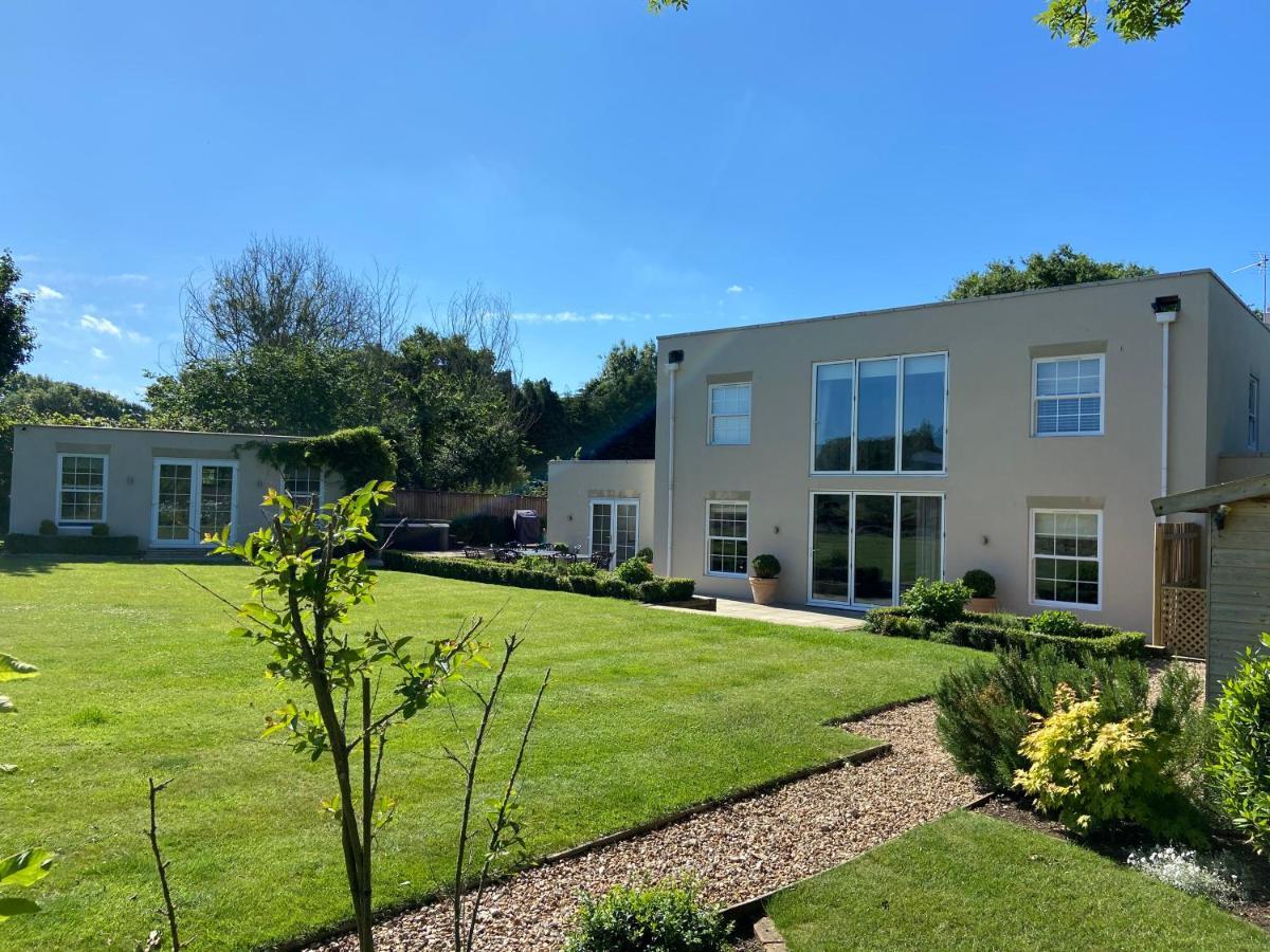 Large Country House - Hot Tub - Pool Table - Bbq - 5 Bedrooms - Log Burner Three Legged Cross 외부 사진